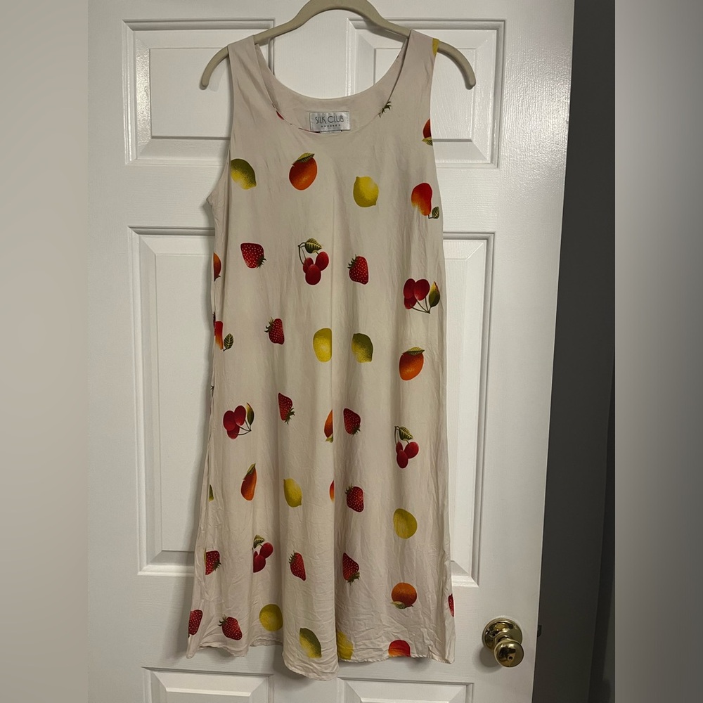 VINTAGE 100% silk dress with fruit pattern - size large but fits like a medium